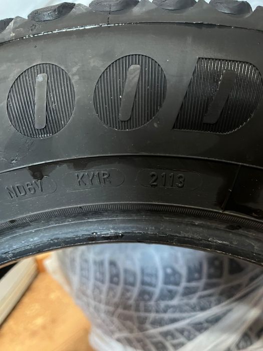 Зимние шины 215/65/16