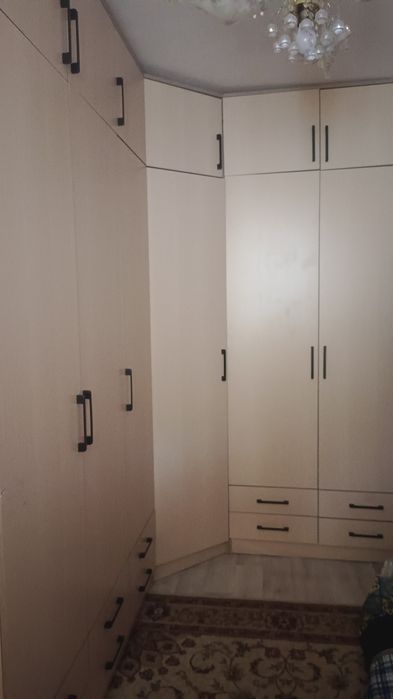 Шкаф угловой, вместительный