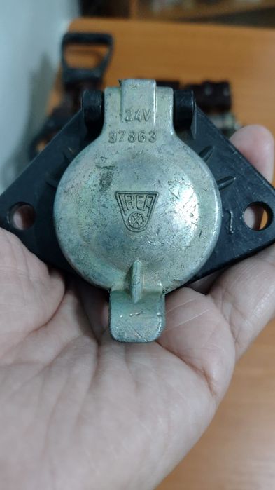 4*Prize și întrerupătoare CC/CA , rezistență CC