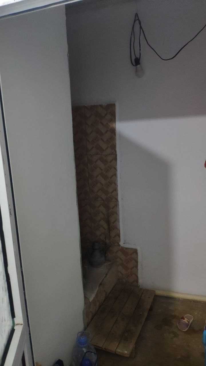 Uyimi yarimini sotaman 4 sotx chiqadi 2 xonasi bilan birga i katol xon