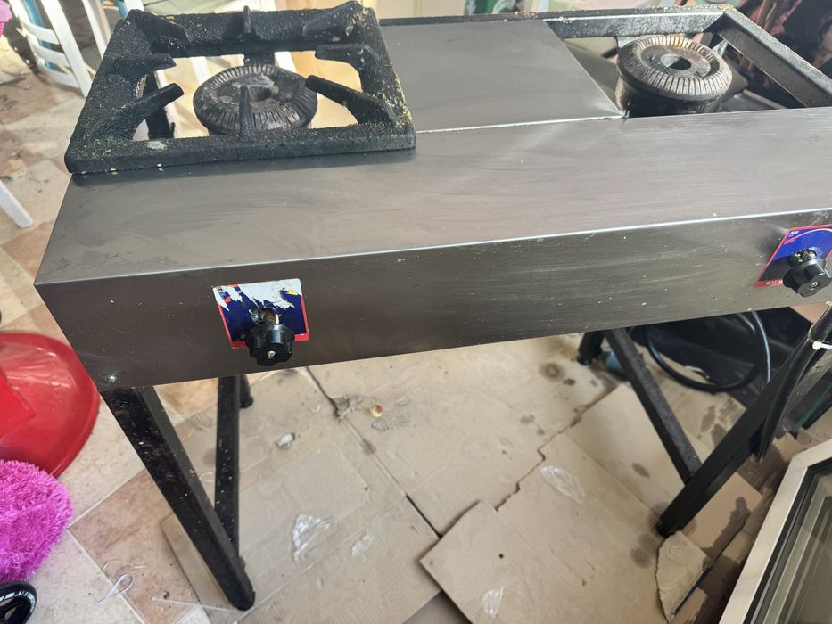 Професионален двоен газов котлон.