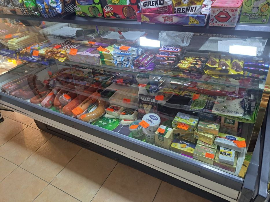 do‘kon vitrinasiga o‘rnatiladigan muzlatgich