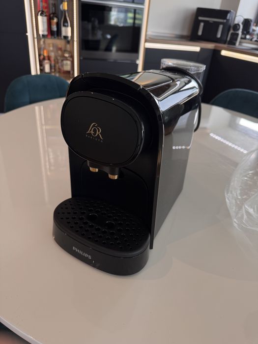 Espressor Phillips L’or Barista - piano noir, foarte putin folosit