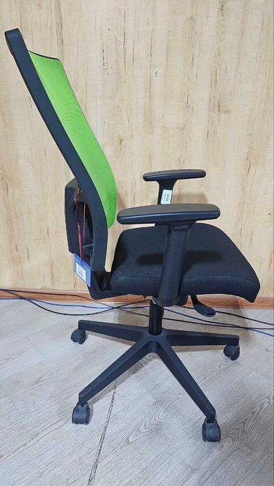 Кресло поворотное TAKTIK