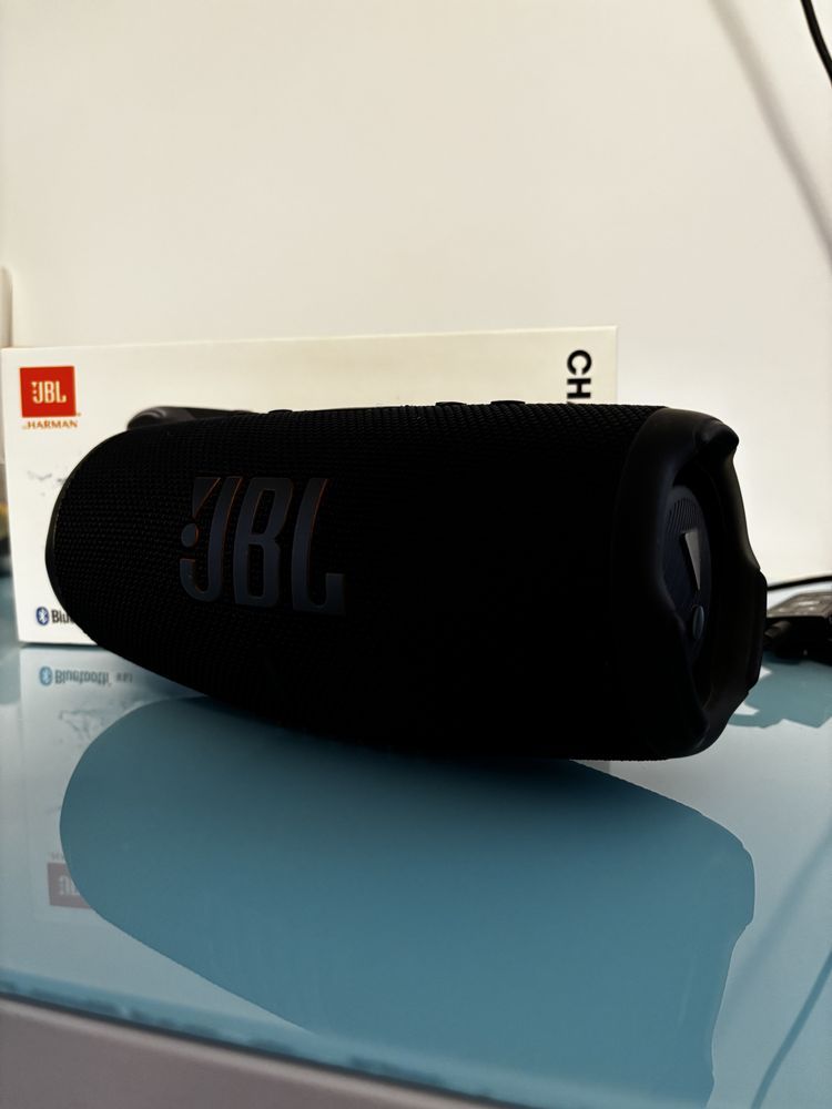 Vand boxa jbl charge 5 in stare perfecta