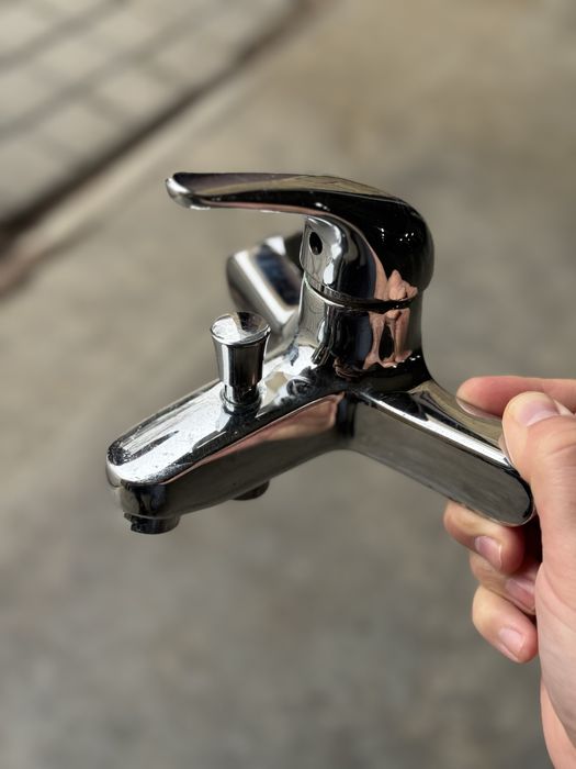 Душове за баня и смесители за мивки