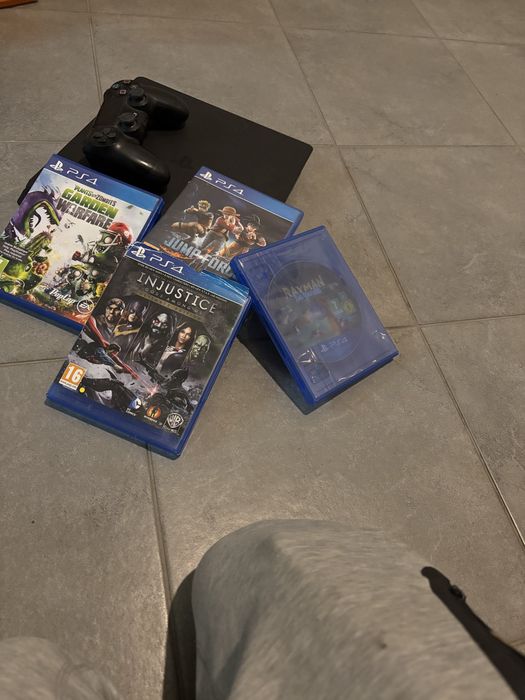 Ps4 продава се заедно с 4 игри