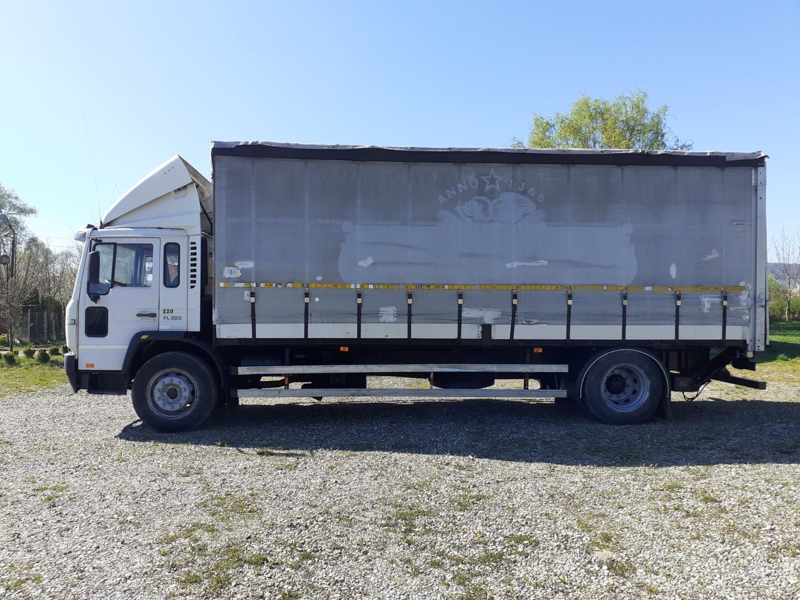 Volvo fl618 prelata cu lift la spate