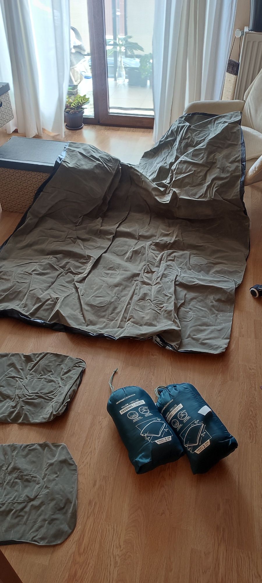 Vând articole camping, saltea plus perne