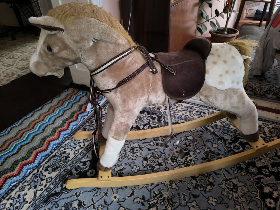 Vând Căluț Marca Bino,tip balansoar,cu sunete.