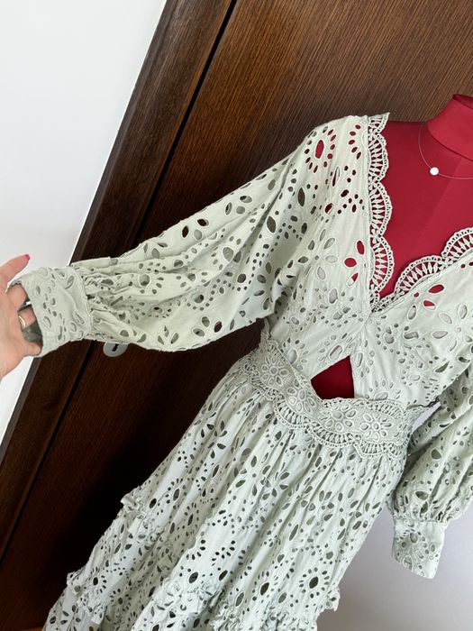 Rochie Asos broderie UK 16 corespunde 42-44