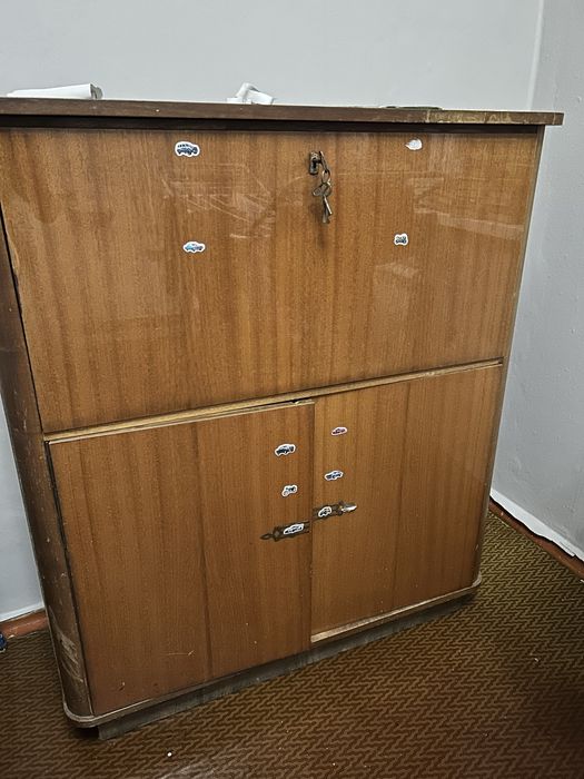 Отдам бесплатно секретер