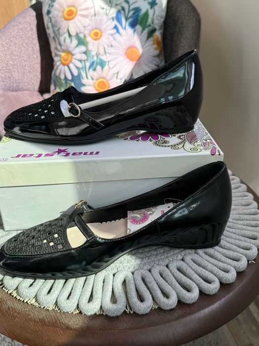 Нови Обувки различни модели и размери