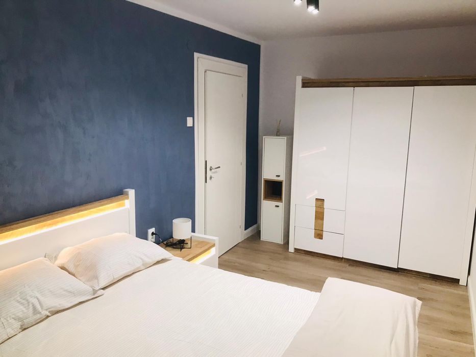Închiriez apartament cu 3 camere in regim hotelier