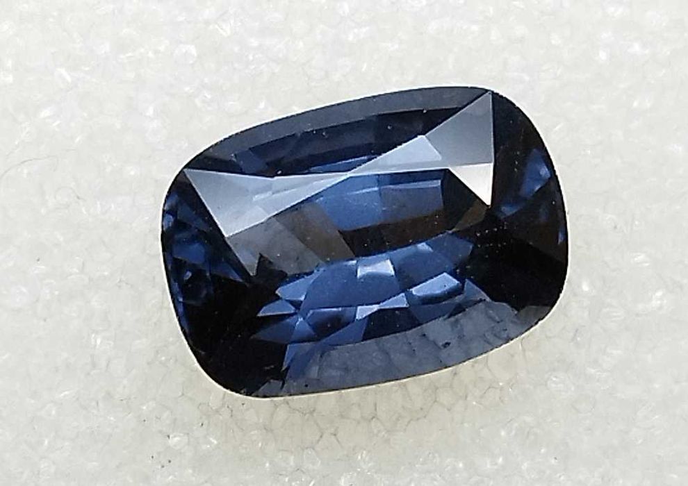Рядък цвят шпинел 2.20кт! GIA сертификат! НОВ!