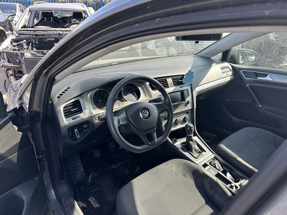 Табло, айрбеци и колани VW Golf VII