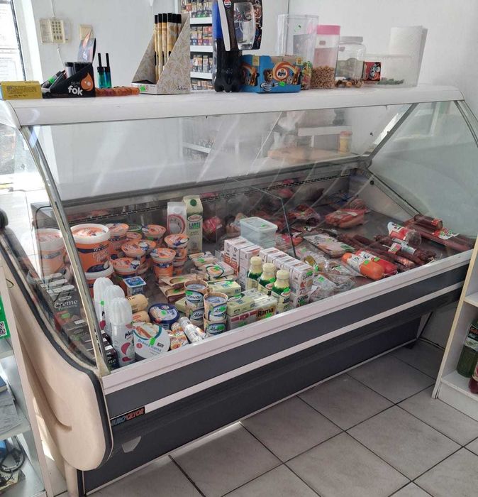 Vand vitrina mezeluri