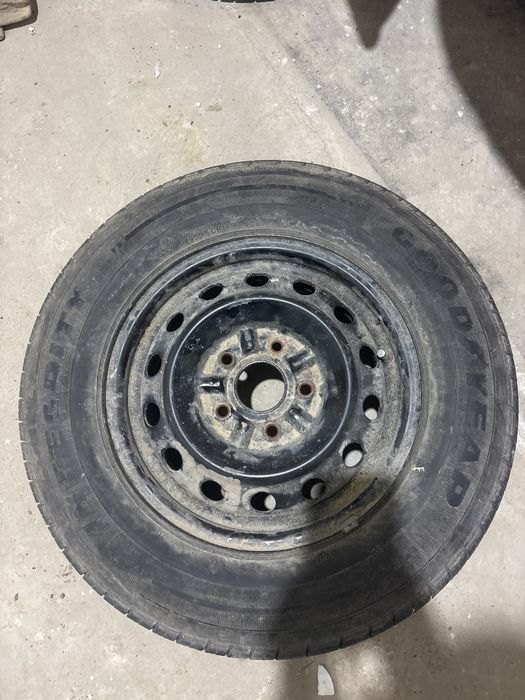 Продается R195/70/14 всесезонка покрышка с диской 1 штук