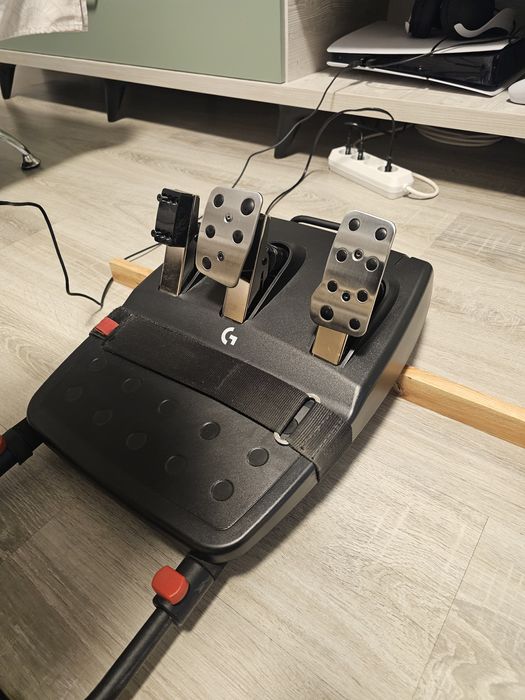 Vand Volan cu pedale si schimbator Logitech G293