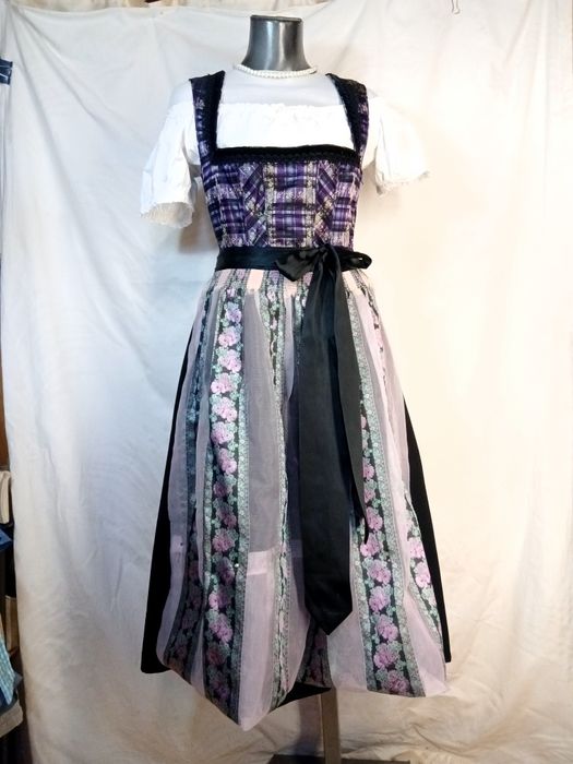 Dirndl Nr.40-42 rochie bavareza sarafan tirolez Oktoberfest
Sarfan Roc