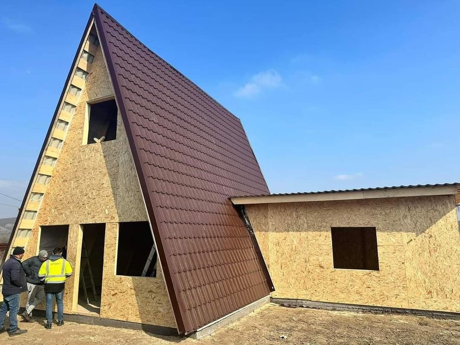 Meseriași în domeniul casei și cabane din lemn sau din panouri sandwic