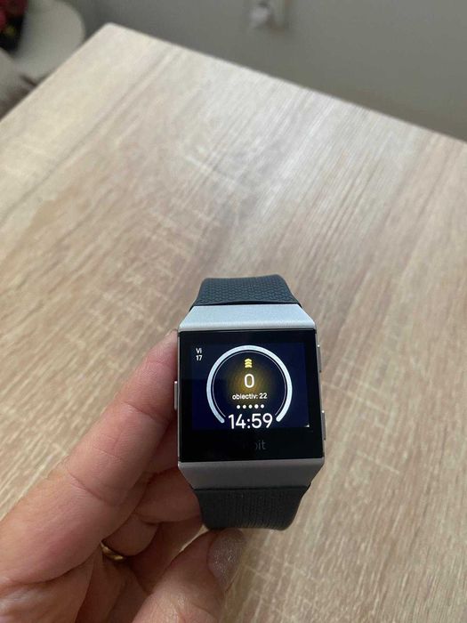 Ceas Fitbit Ionic – funcționează perfect, cu încărcător original