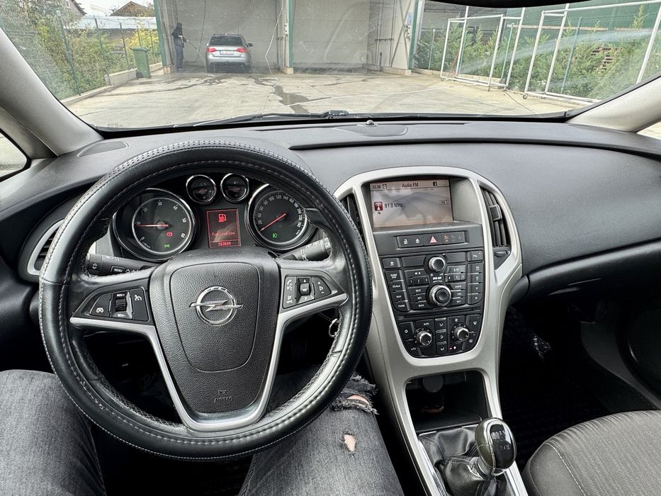 Vand Opel Astra J • 2011 • 1.7 D • 110Cp • Trapa • Navigatie • Fiscal