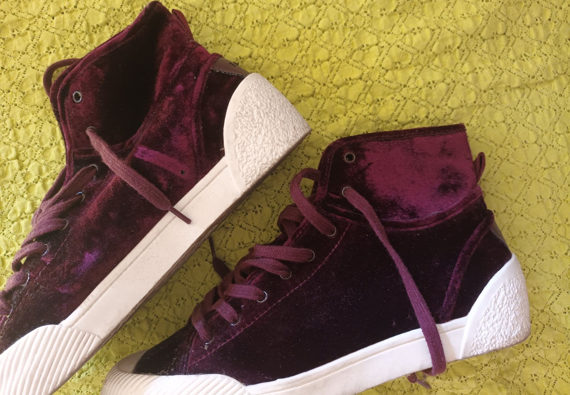 UGG номер 39-ти,  нови