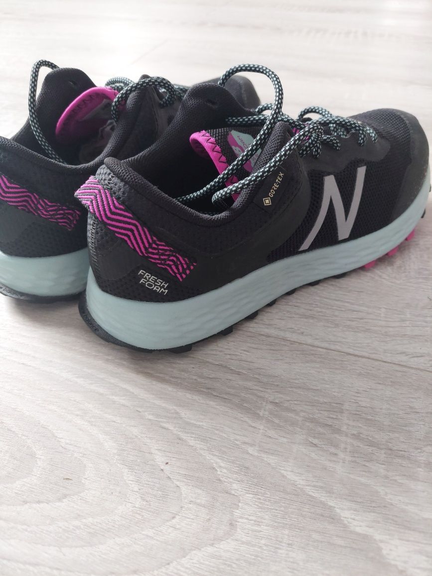 Pantofi sport New Balance mărime 40