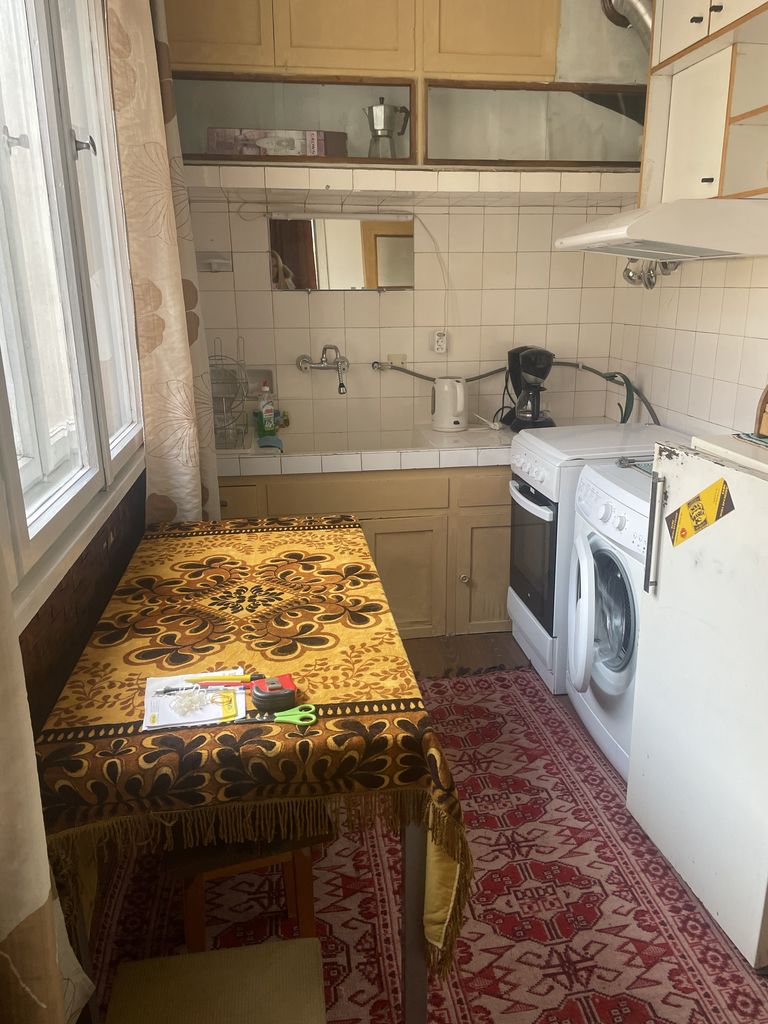Дава се под наем Етаж от къща в Велико Търново, Център - 120 кв.м за 331.5 € - Снимка #2