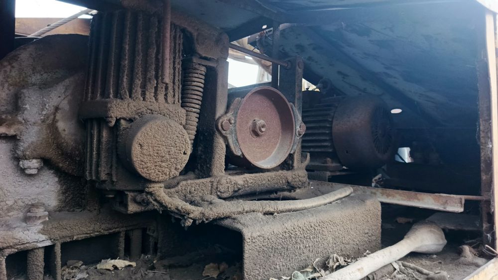 Maz kiran sotladi yurib turibdi toʻkda ishlidi