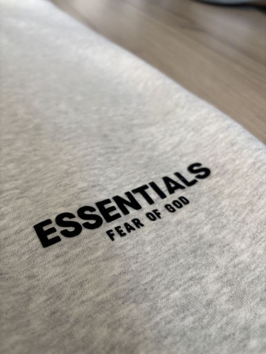 Essentials сиво долнище SS22