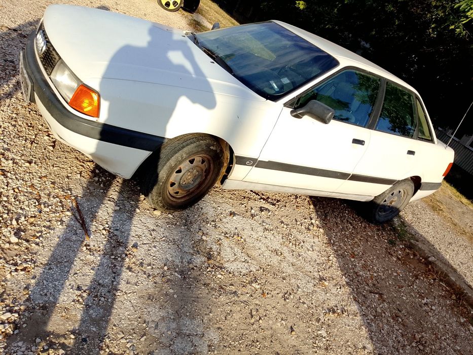 Продава се на части  Volkswagen Audi  80 1.8 бензин