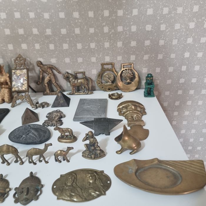 Colecţie obiecte decorative din bronz/alamă – figurine, miniaturi –