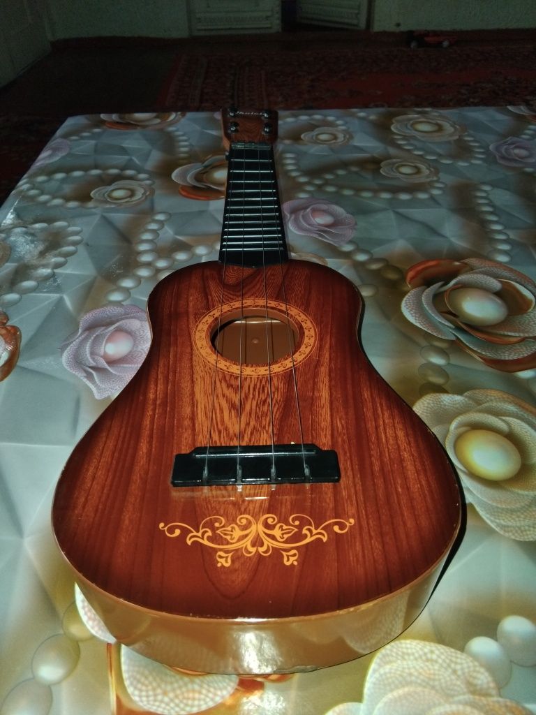 Mini Gitara chalgʻu asbob sirochna sotiladi