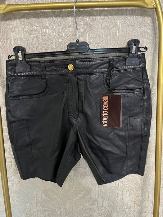 Pantaloni scurti piele marimea S negru și maro