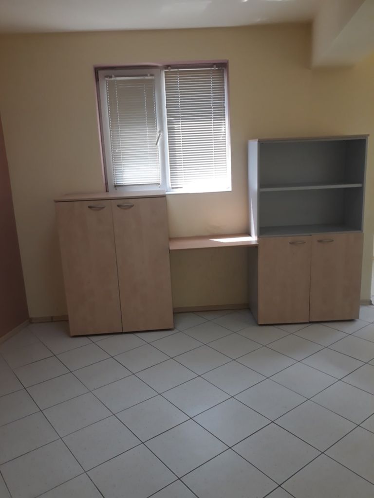 Дава се под наем Офис в Шумен, Център - 45 кв.м за 306 € - Снимка #1