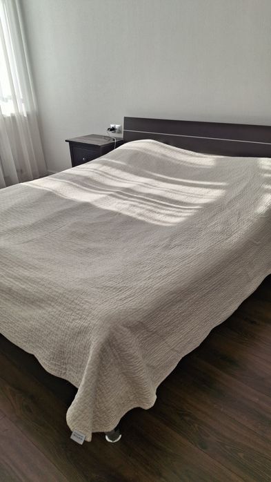 Продам кровать с матрацем
