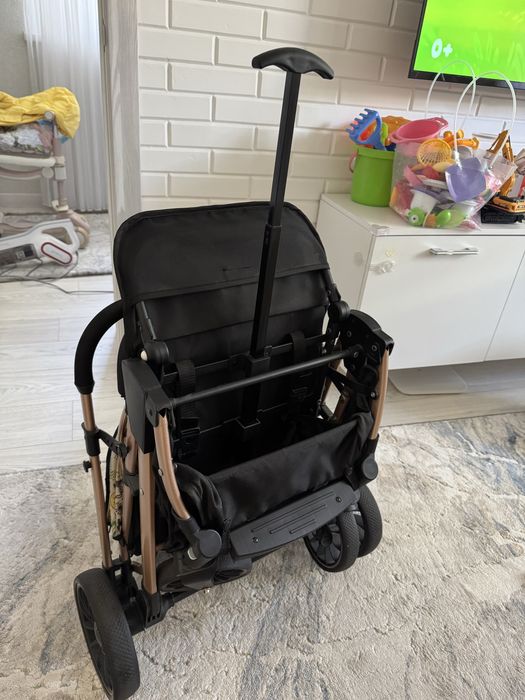 Коляска чемодан в отличном состоянии