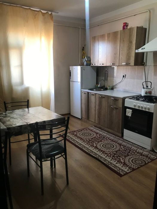 Bitta student bolaga kvartira bor