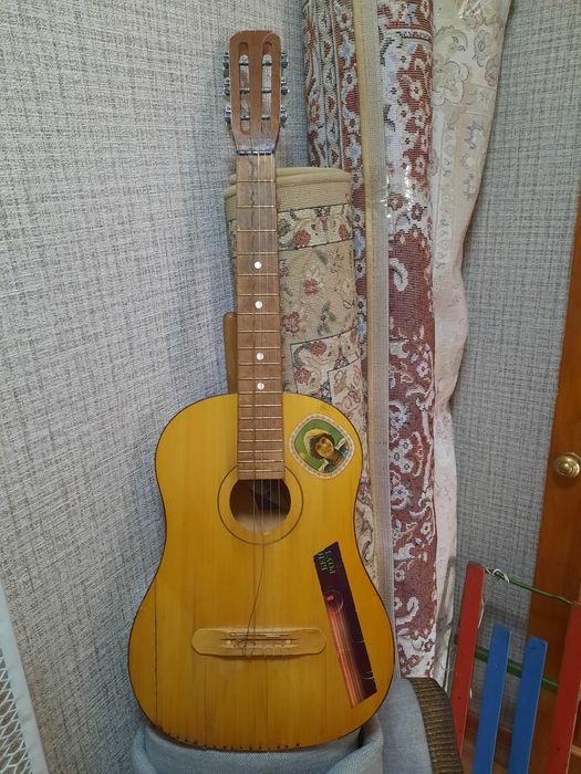 Продам гитару хорошую