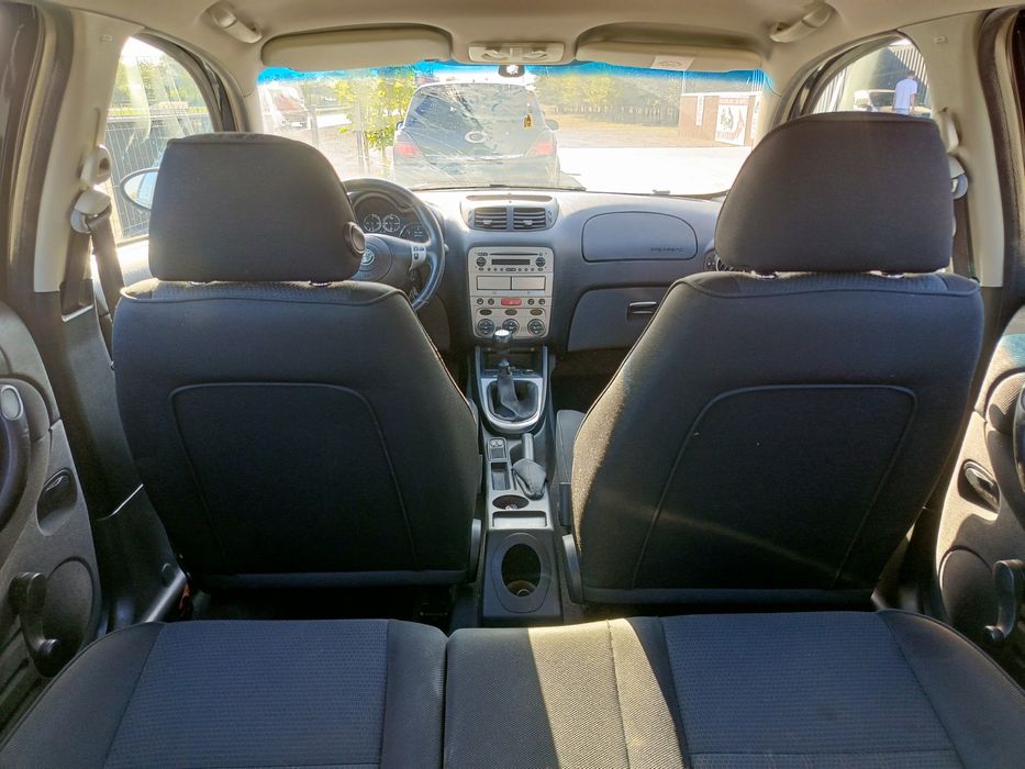 Vând Alfa Romeo 147
