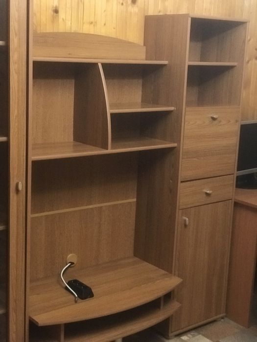 Секция, бюро и стол