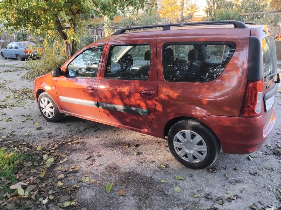 Dacia  Logan 1.6   7места