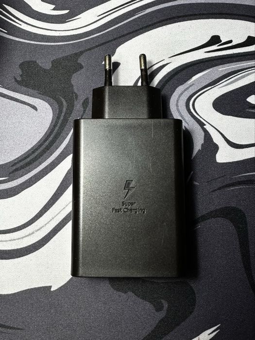 Продам адаптер на 3 разьема, type-c 65w, 25w и usb