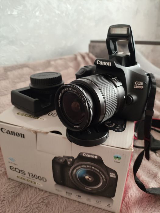 Продам фотоаппарат Canon eos 1300D