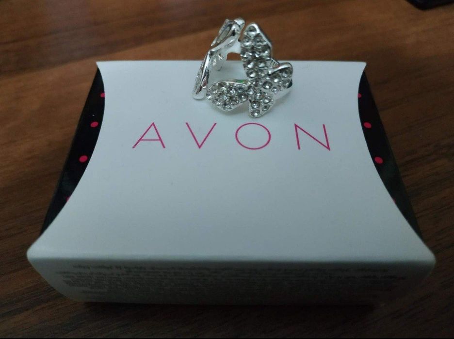 Бижутерия от  "AVON". Новая. См. всё фото.
