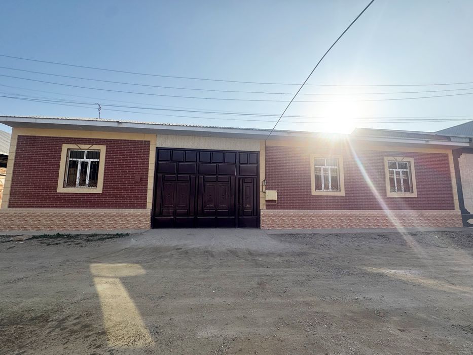 Karmana Mohinur toʻyxona tarafda 8 sotxli hovli sotiladi