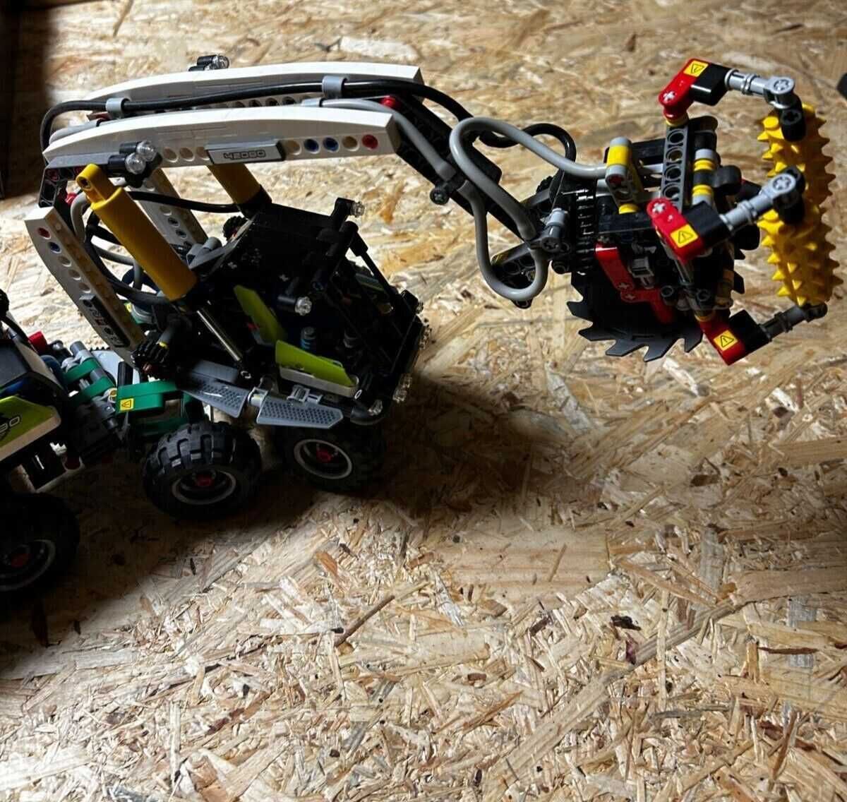 LEGO Technic Forest 2in1 pneumatic, Power Functions motor 1003 части