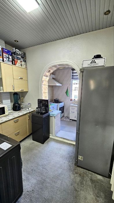 Kvartira 3 xonali Shark bozorchada joylashgan